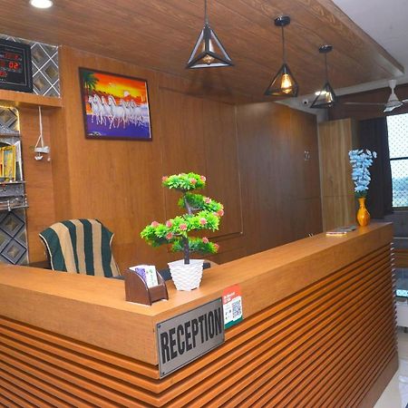 Hotel Asopalav Гандинагар Екстериор снимка
