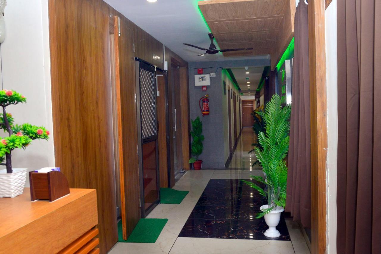 Hotel Asopalav Гандинагар Екстериор снимка