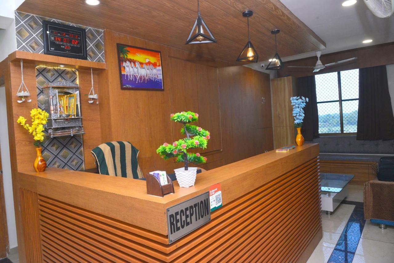 Hotel Asopalav Гандинагар Екстериор снимка