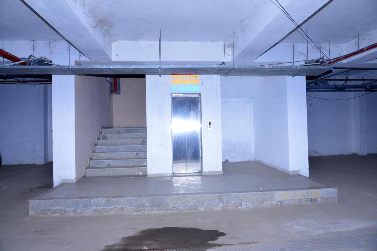 Hotel Asopalav Гандинагар Екстериор снимка
