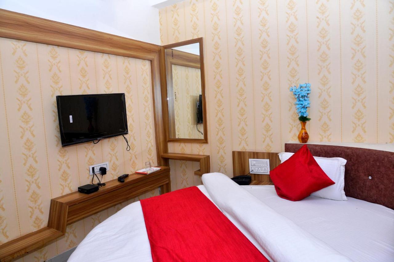 Hotel Asopalav Гандинагар Екстериор снимка