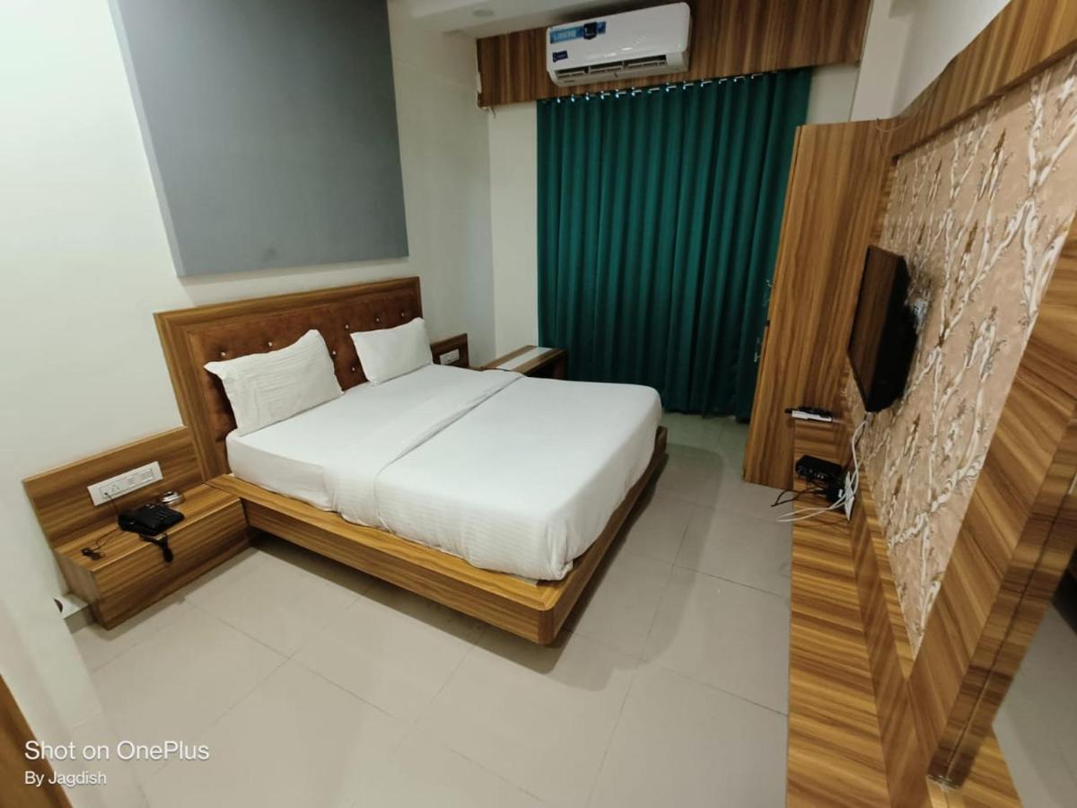 Hotel Asopalav Гандинагар Екстериор снимка