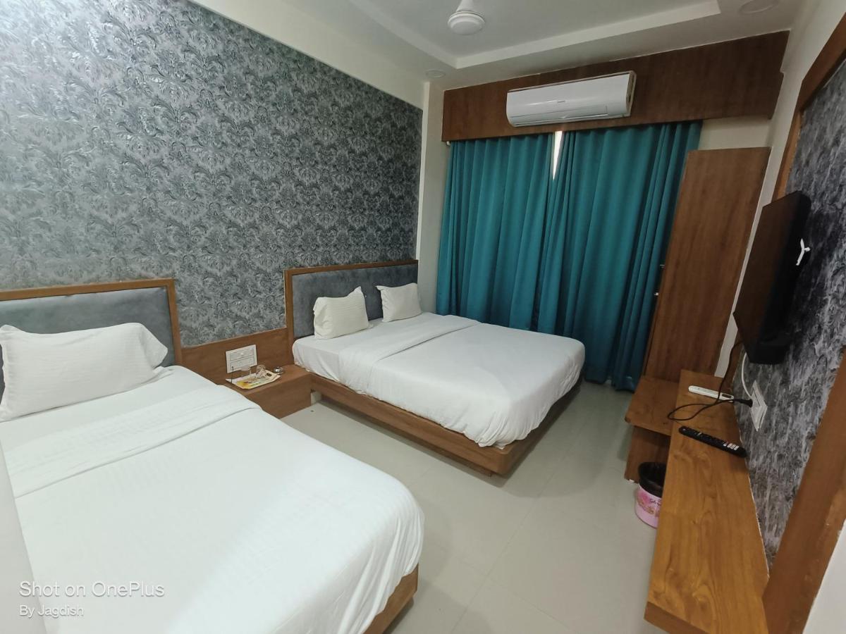 Hotel Asopalav Гандинагар Екстериор снимка